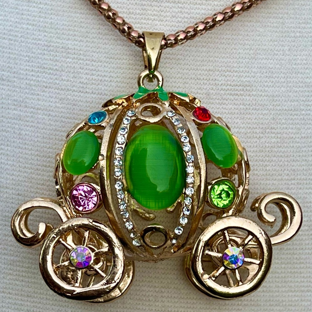 Beautiful Stunning Rhinestone Betsey Johnson Carriage Pendant Gold Necklace 14”